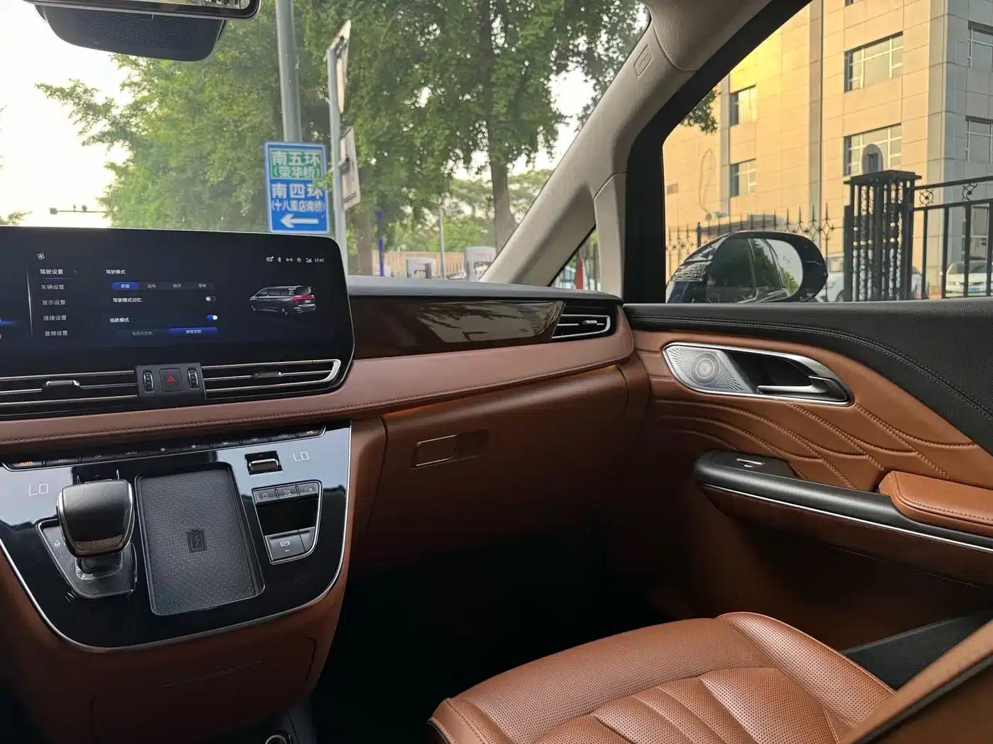 Hongqi HQ9 2023 2.0T Intelligent Flagship Edition — миниатюра 29