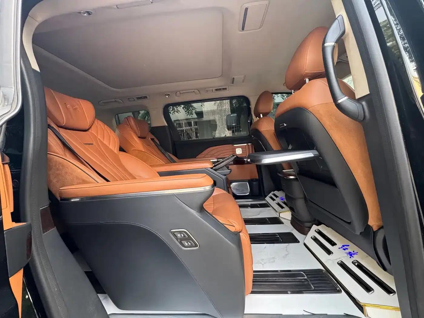 Hongqi HQ9 2023 2.0T Intelligent Flagship Edition — миниатюра 34