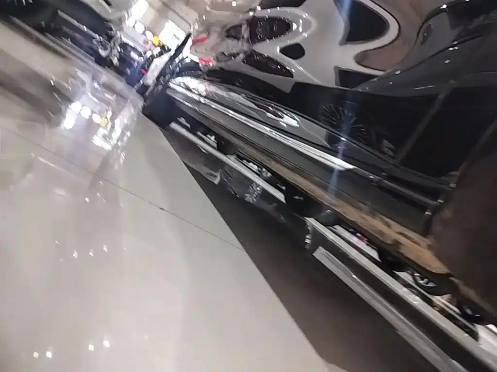 Hongqi HQ9 2023 2.0T Intelligent Flagship Edition — миниатюра 21