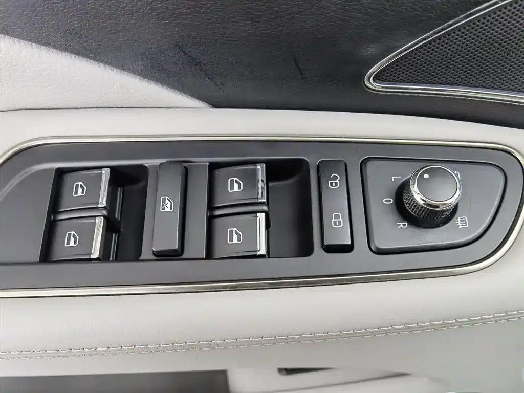Hongqi H7 2015 3.0L Premium Edition — миниатюра 9