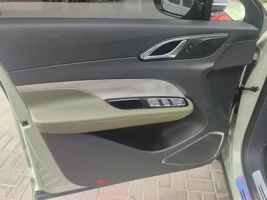 Hongqi HS3 2023 2.0T AWD Pro Edition — миниатюра 7