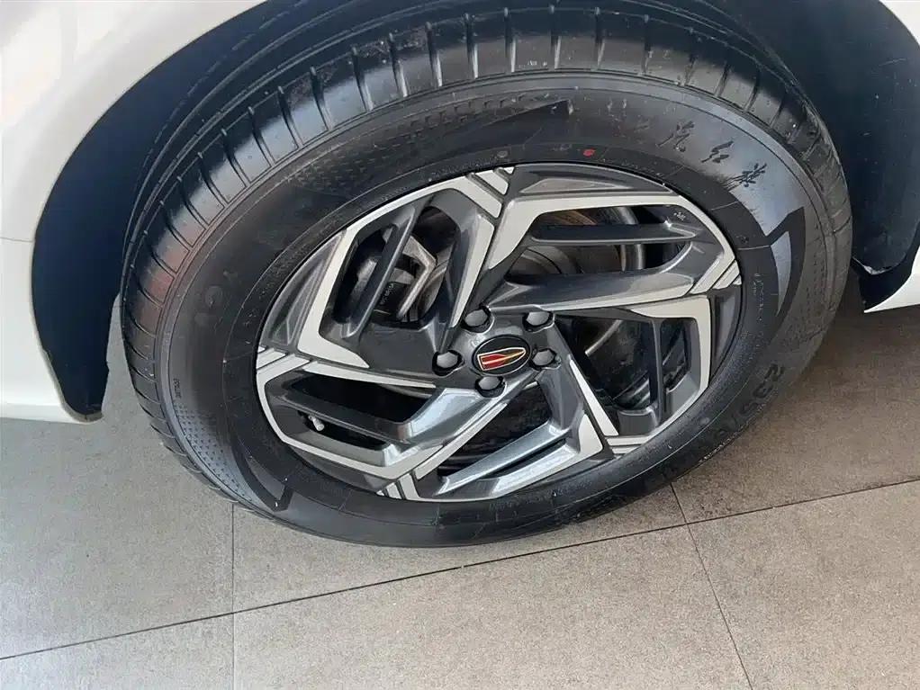 Hongqi HS3 2023 1.5T 2WD Goodness Edition — миниатюра 13