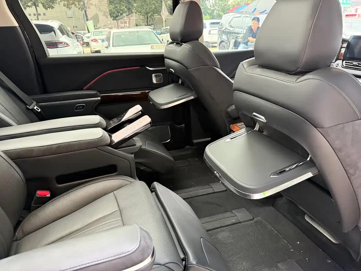 Hongqi HQ9 PHEV 2024 2.0T AWD Luxury Edition — миниатюра 17