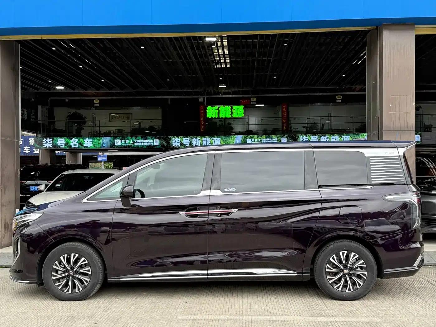 Hongqi HQ9 PHEV 2024 2.0T AWD Luxury Edition — миниатюра 3