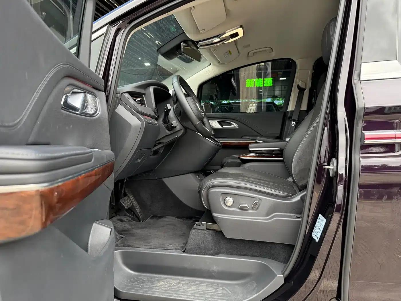 Hongqi HQ9 PHEV 2024 2.0T AWD Luxury Edition — миниатюра 4