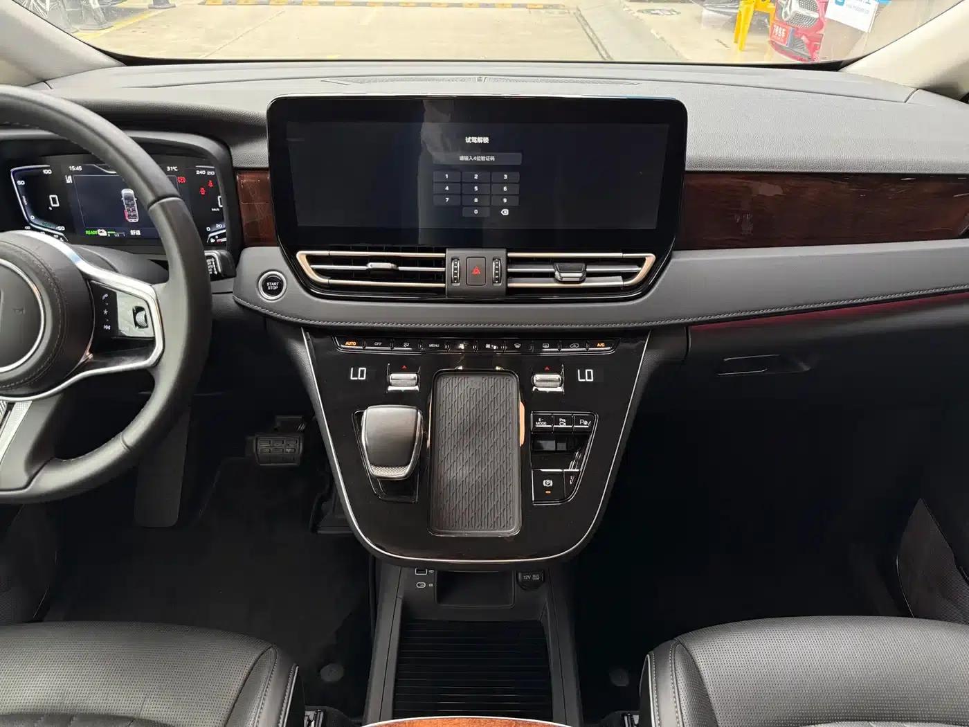 Hongqi HQ9 PHEV 2024 2.0T AWD Luxury Edition — миниатюра 9
