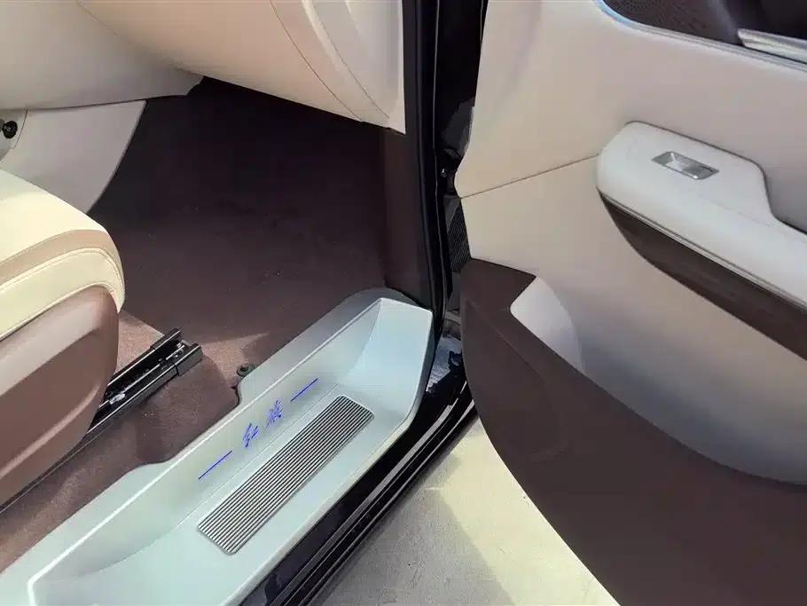 Hongqi HQ9 PHEV 2024 2.0T AWD Business Edition — миниатюра 8