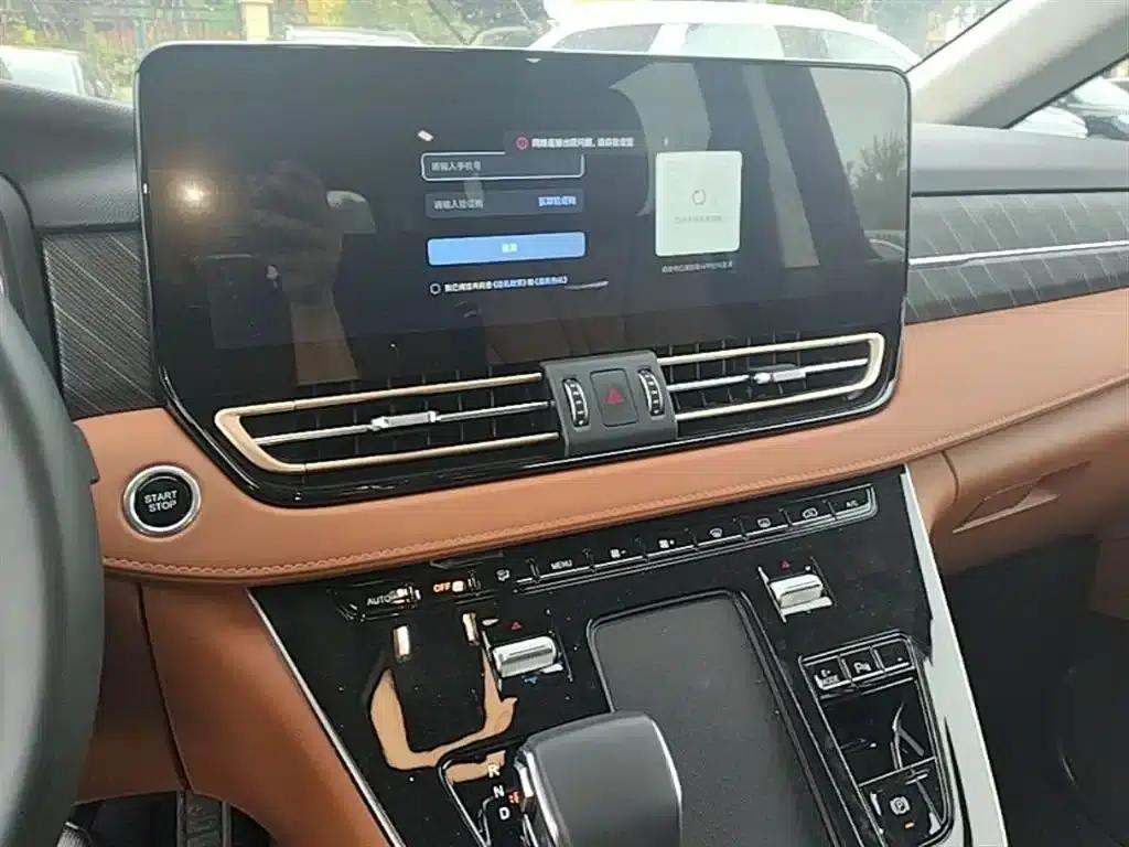 Hongqi HQ9 PHEV 2024 2.0T AWD Business Edition — миниатюра 13