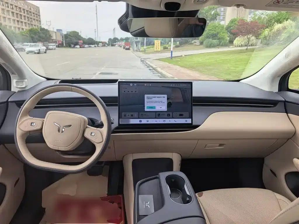 Hongqi Tiangong 06 2025 Model 520 Smart Selection Edition — миниатюра 10
