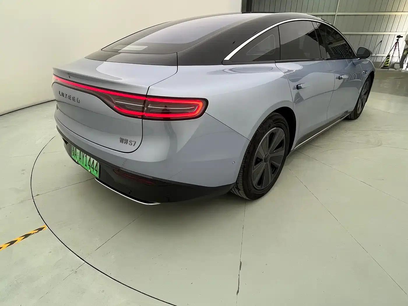 Zhijie S7 2024 Max Rear-Wheel Drive Long-Range Intelligent Driving Edition — миниатюра 16