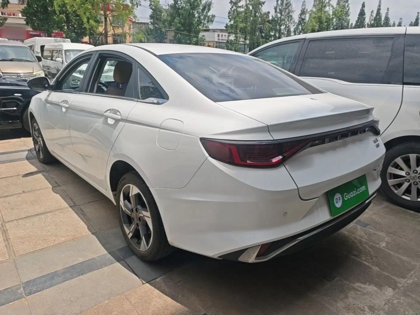 Geely Auto Emgrand L HiP 2024 Longteng Edition 1.5TD-DHT Pro 100KM Excellence Model — миниатюра 4