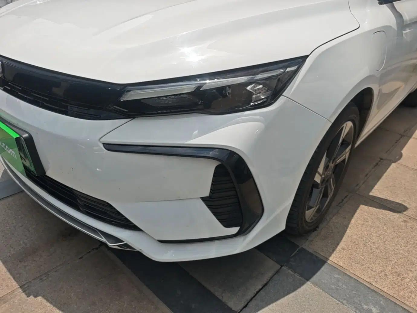 Geely Auto Emgrand L HiP 2024 Longteng Edition 1.5TD-DHT Pro 100KM Excellence Model — миниатюра 9