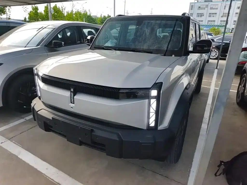 iCAR 03 2024 Model 401km 2WD Standard Advanced Edition — миниатюра 2