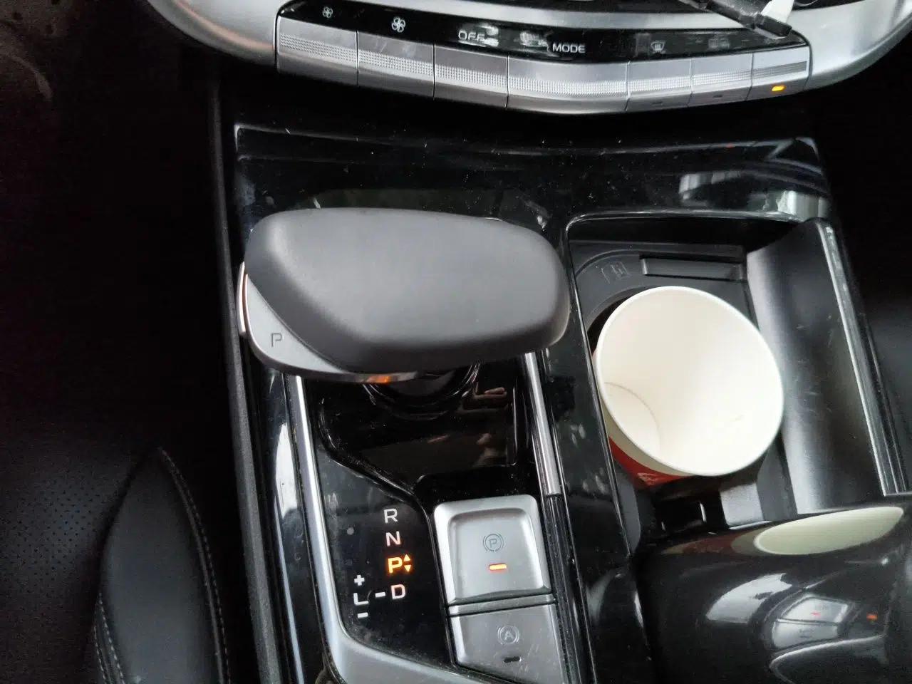 Geely Auto Emgrand GT New Energy 2018 1.5T PHEV Yao Ling Edition — миниатюра 15