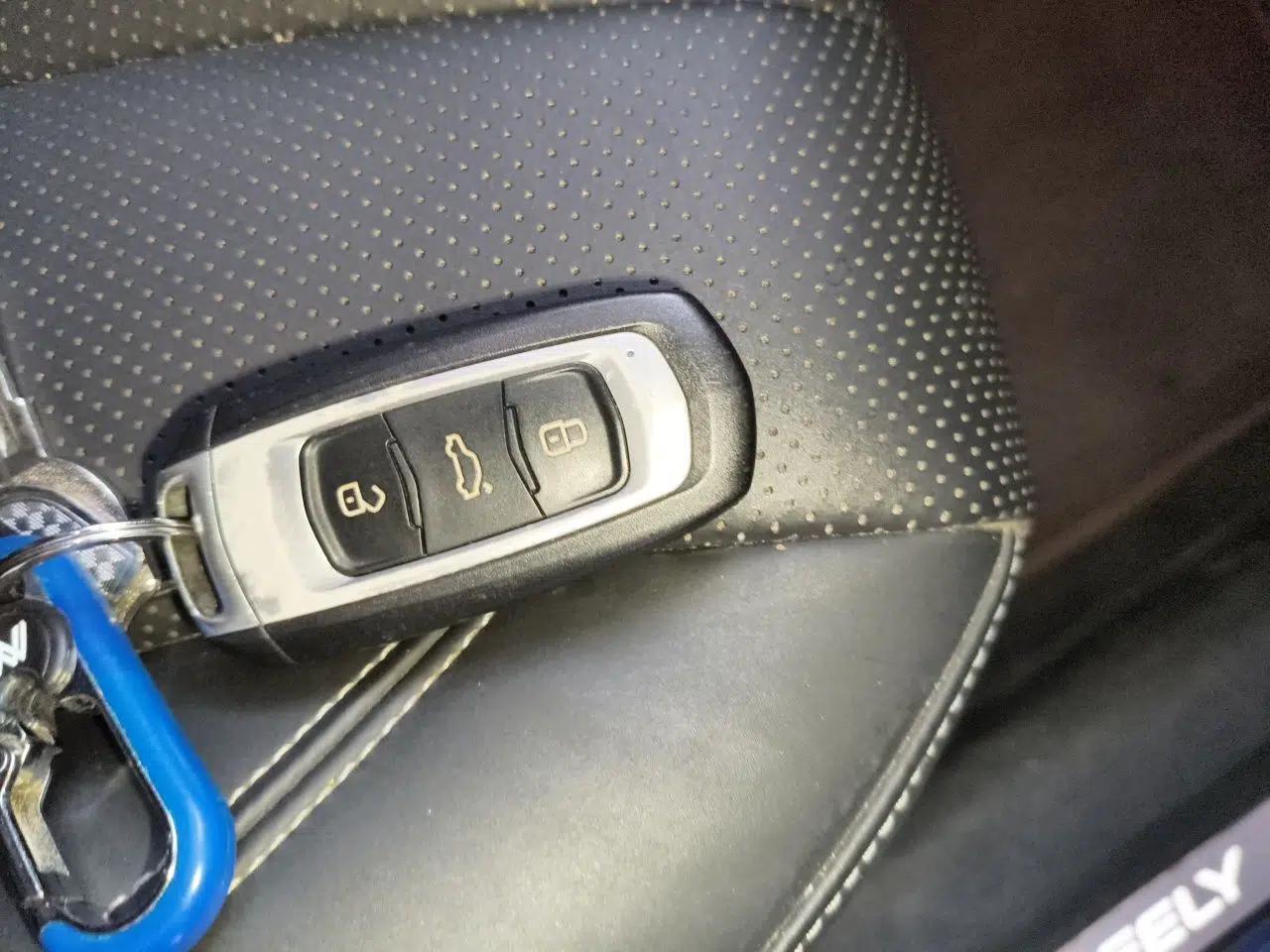 Geely Auto Emgrand GT New Energy 2018 1.5T PHEV Yao Ling Edition — миниатюра 9
