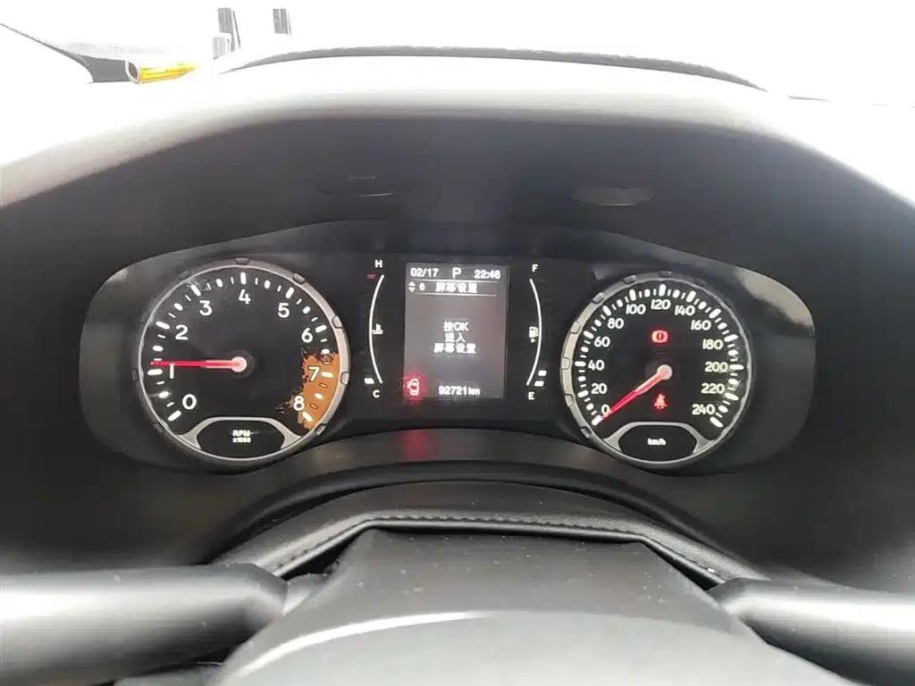 Jeep Renegade 2016 1.4T Automatic Performance Edition — миниатюра 12