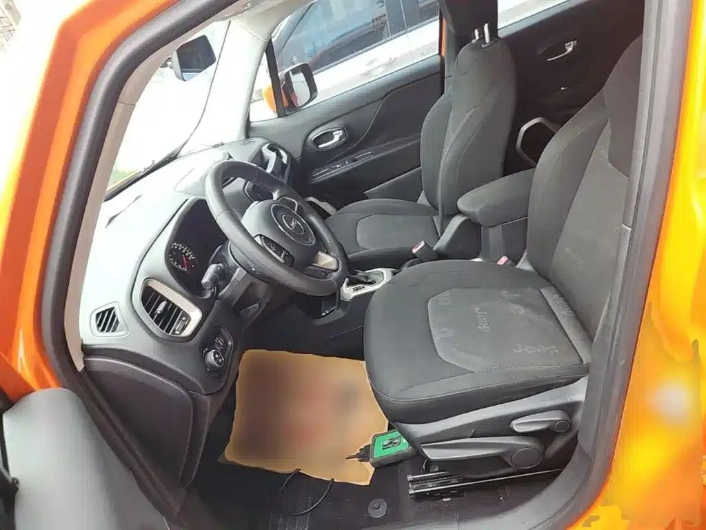 Jeep Renegade 2016 1.4T Automatic Performance Edition — миниатюра 15