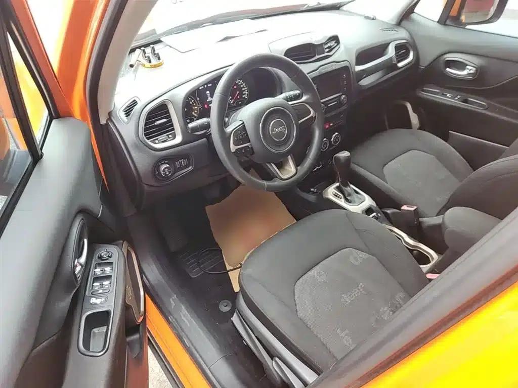 Jeep Renegade 2016 1.4T Automatic Performance Edition — миниатюра 16