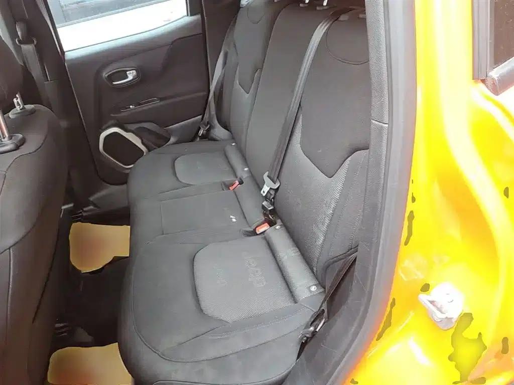 Jeep Renegade 2016 1.4T Automatic Performance Edition — миниатюра 17