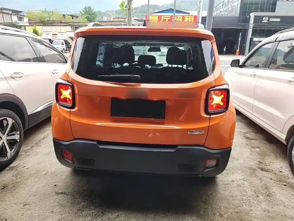 Jeep Renegade 2016 1.4T Automatic Performance Edition — миниатюра 6