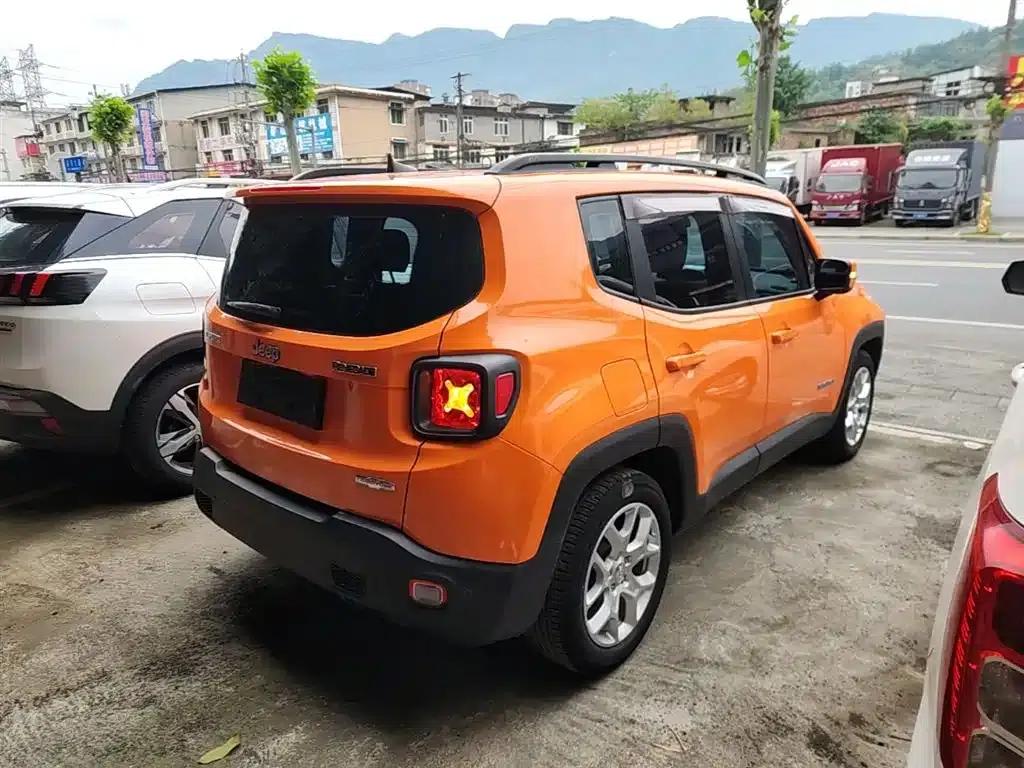 Jeep Renegade 2016 1.4T Automatic Performance Edition — миниатюра 7