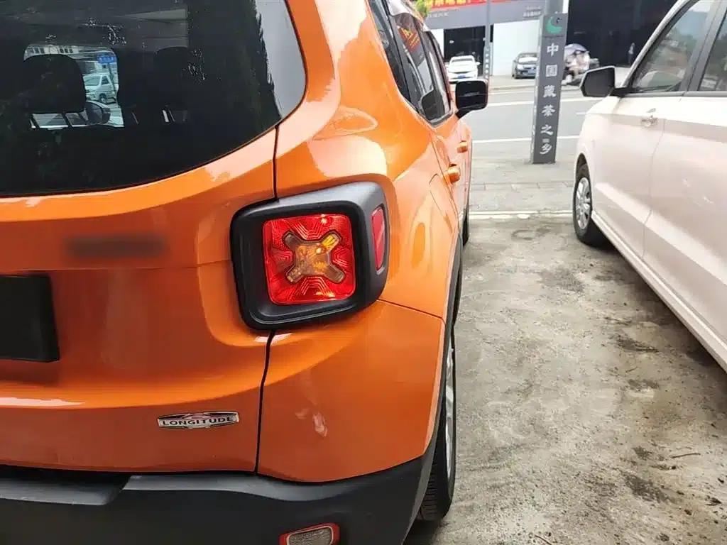 Jeep Renegade 2016 1.4T Automatic Performance Edition — миниатюра 8