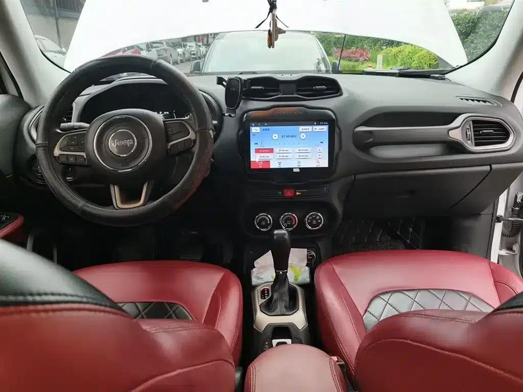 Jeep Renegade 2017 180T Automatic High-Performance Edition — миниатюра 13