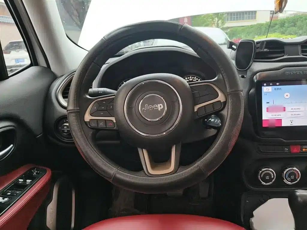Jeep Renegade 2017 180T Automatic High-Performance Edition — миниатюра 3