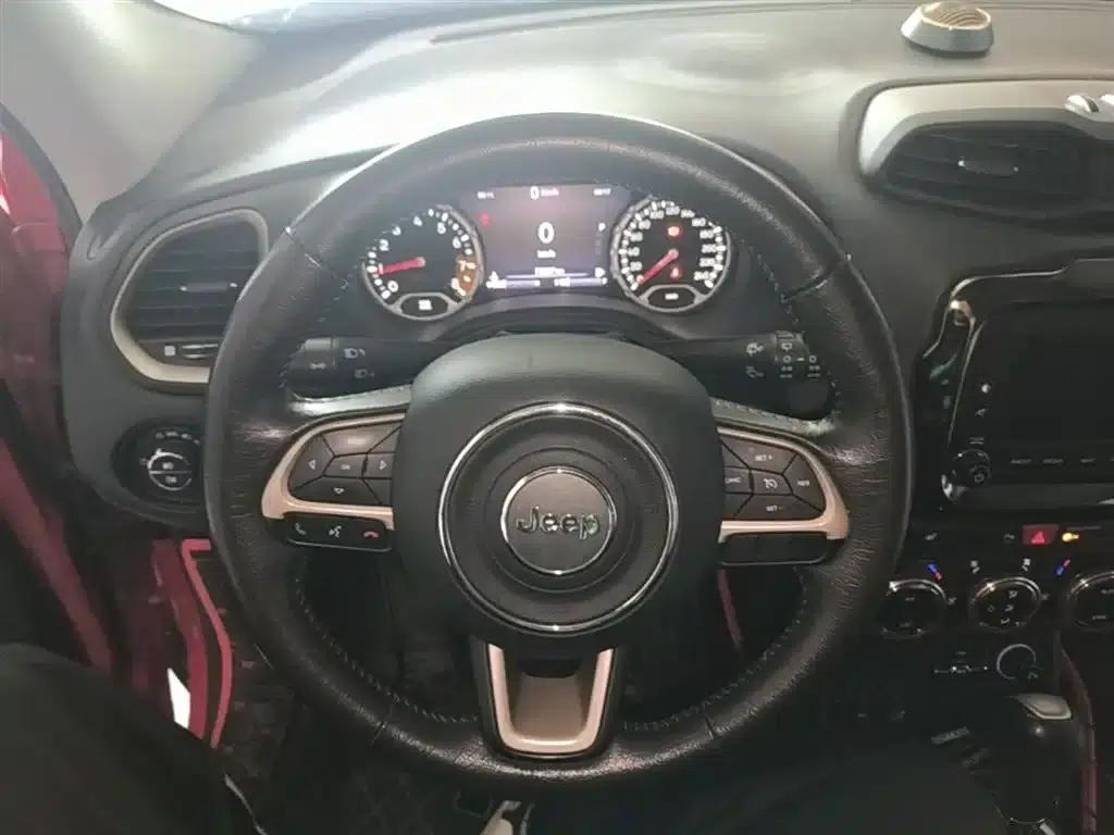 Jeep Renegade 2016 1.4T Automatic Smart Edition — миниатюра 11