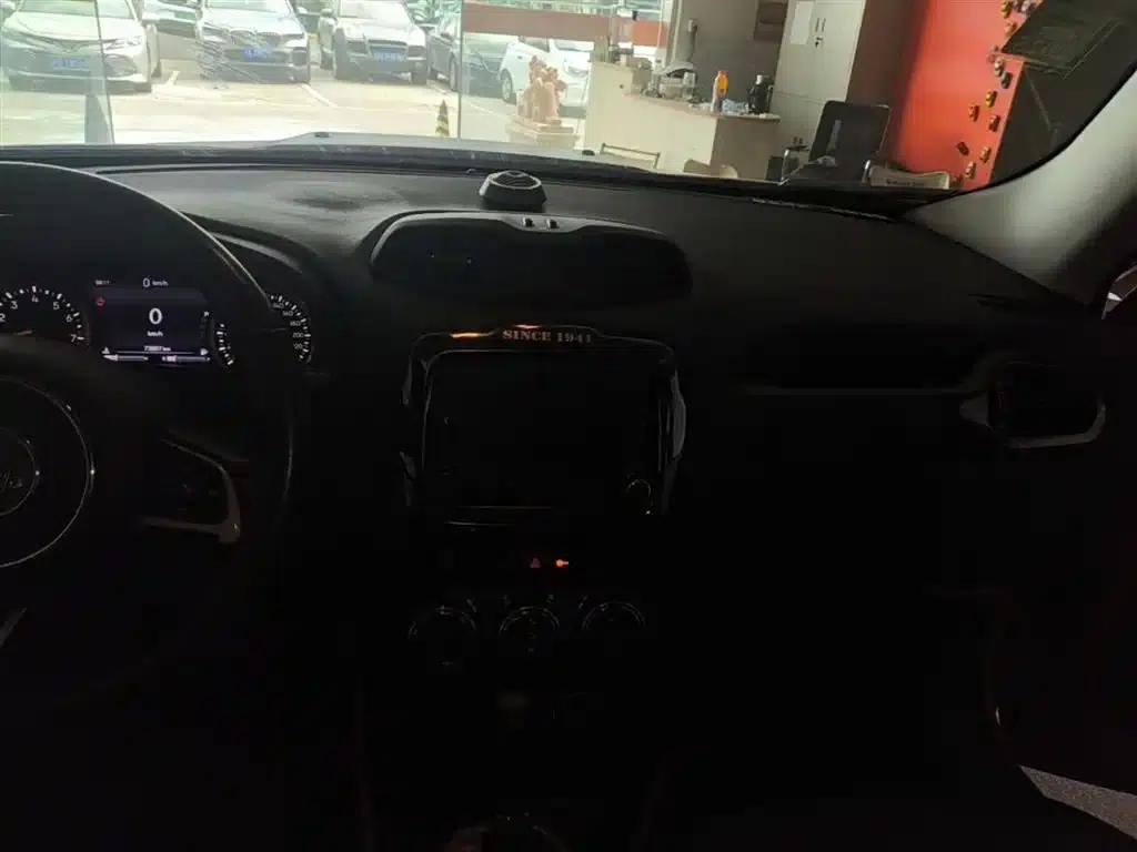 Jeep Renegade 2016 1.4T Automatic Smart Edition — миниатюра 13