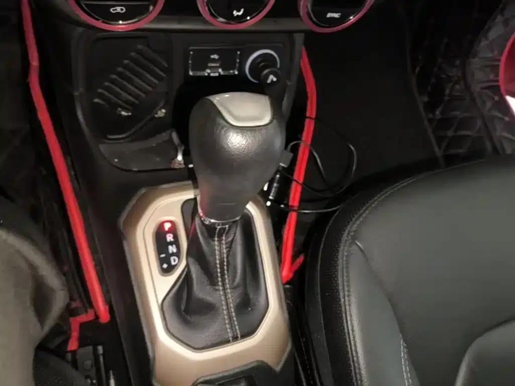 Jeep Renegade 2016 1.4T Automatic Smart Edition — миниатюра 14