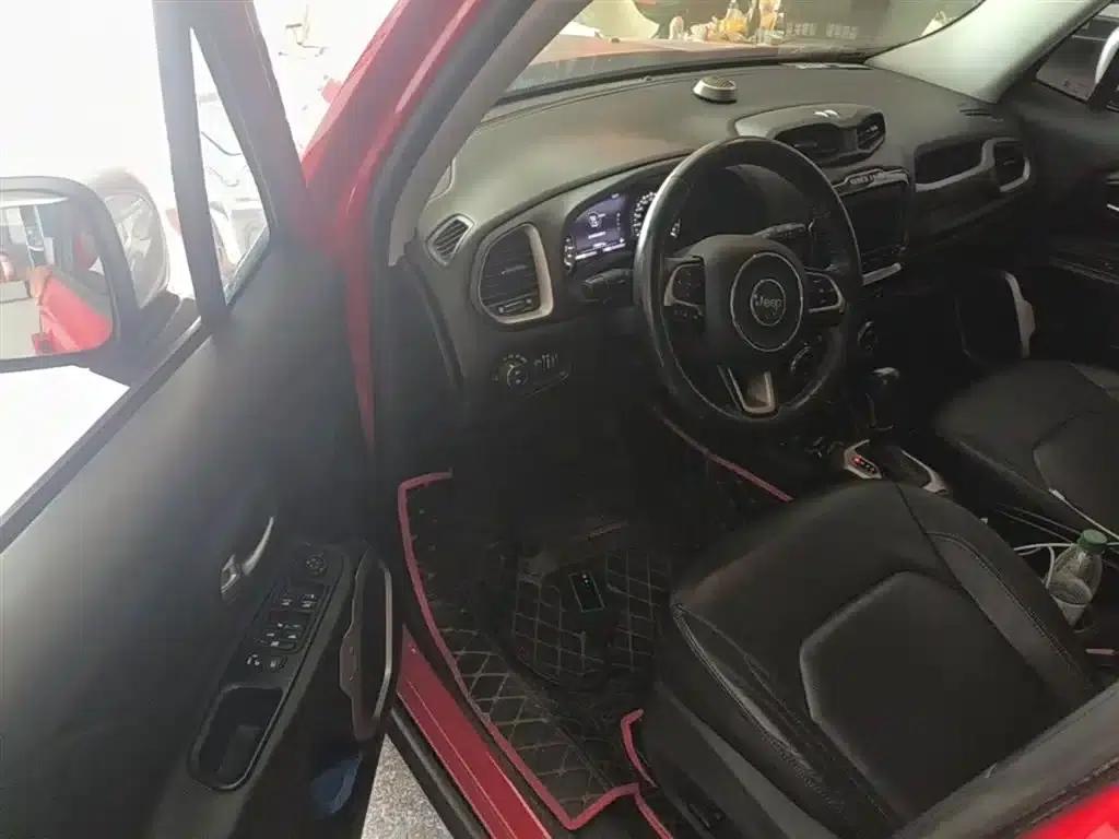 Jeep Renegade 2016 1.4T Automatic Smart Edition — миниатюра 16