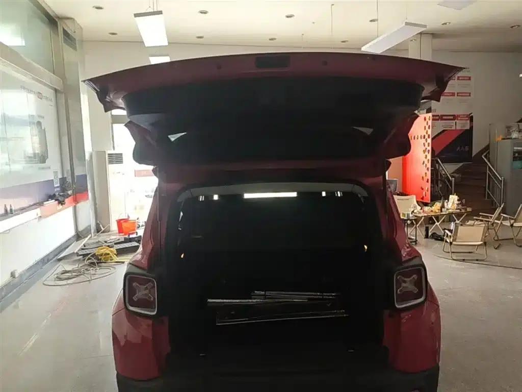 Jeep Renegade 2016 1.4T Automatic Smart Edition — миниатюра 19