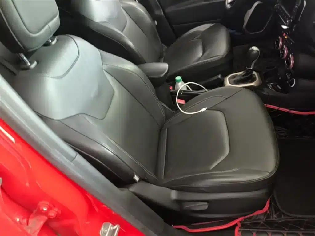Jeep Renegade 2016 1.4T Automatic Smart Edition — миниатюра 25