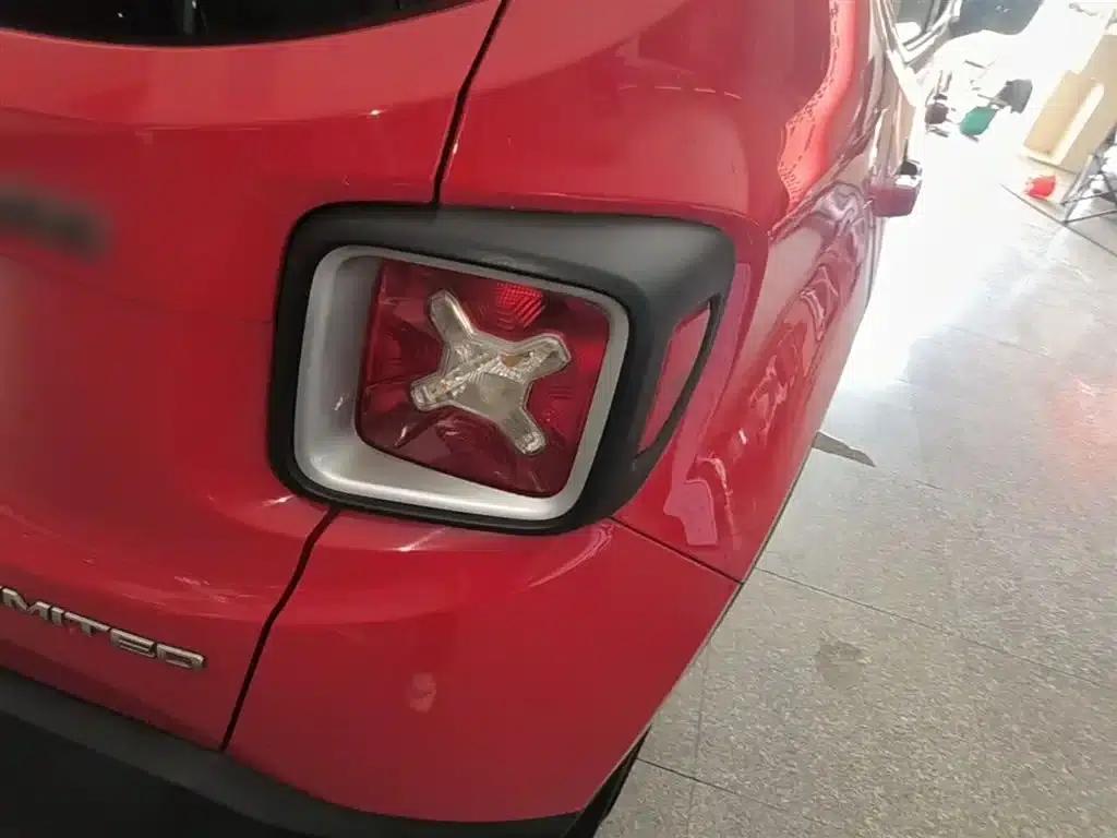 Jeep Renegade 2016 1.4T Automatic Smart Edition — миниатюра 8
