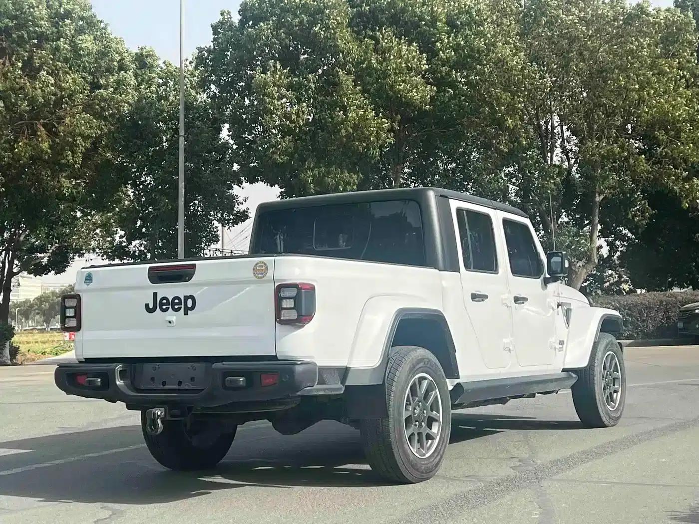 Gladiator 2022 3.6L First Edition — миниатюра 11