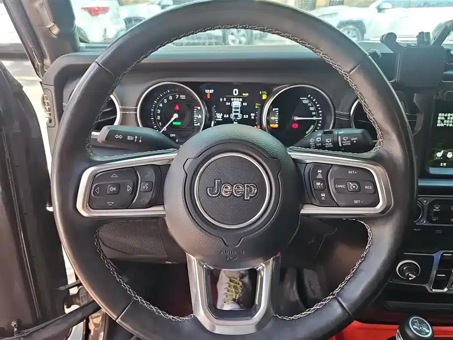 Jeep Wrangler New Energy 2021 Model 4-Door 2.0T 4xe Sahara First Edition — миниатюра 15