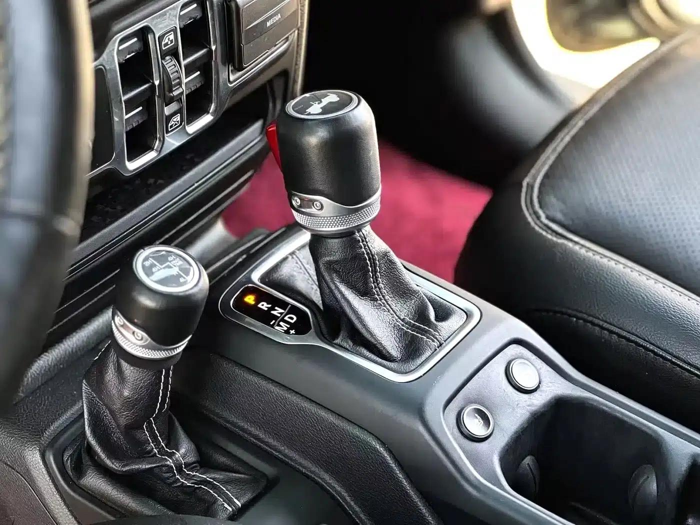 Jeep Wrangler New Energy 2021 Model 4-Door 2.0T 4xe Sahara First Edition — миниатюра 5