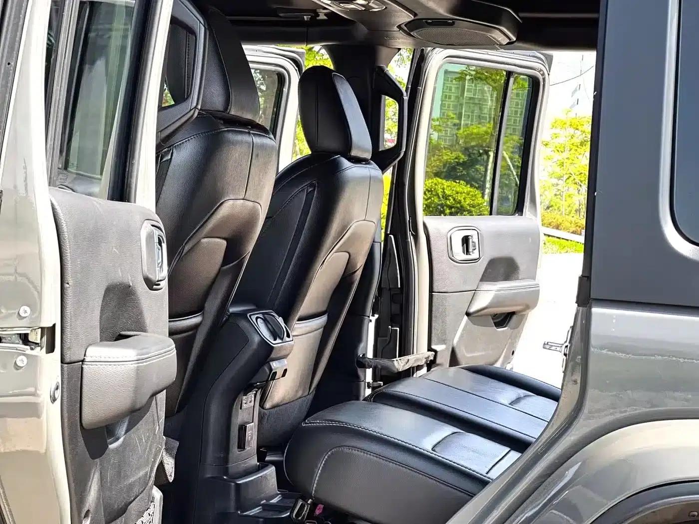 Jeep Wrangler New Energy 2021 Model 4-Door 2.0T 4xe Sahara First Edition — миниатюра 6