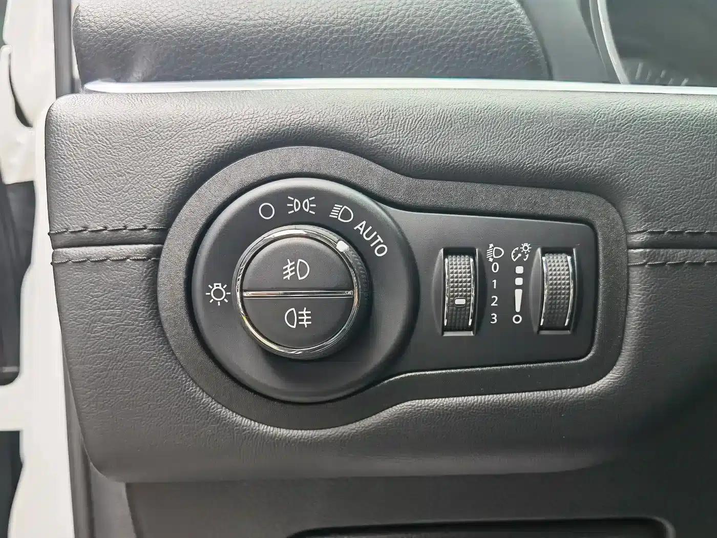 Grand Commander 2018 2.0T 4WD Enjoy Edition (National V Emission Standard) — миниатюра 15