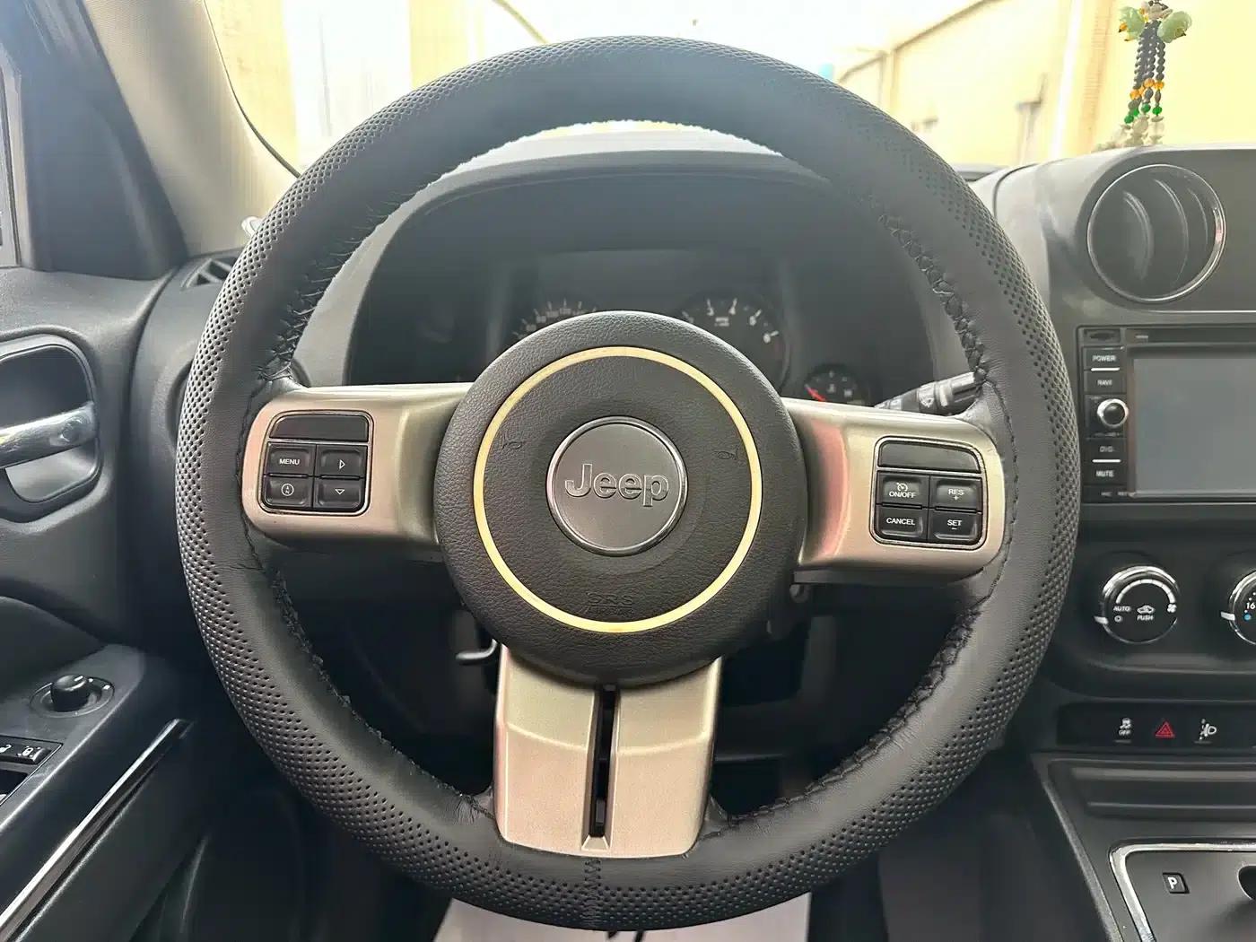 2012 Jeep Compass 2.4 Sport — миниатюра 11
