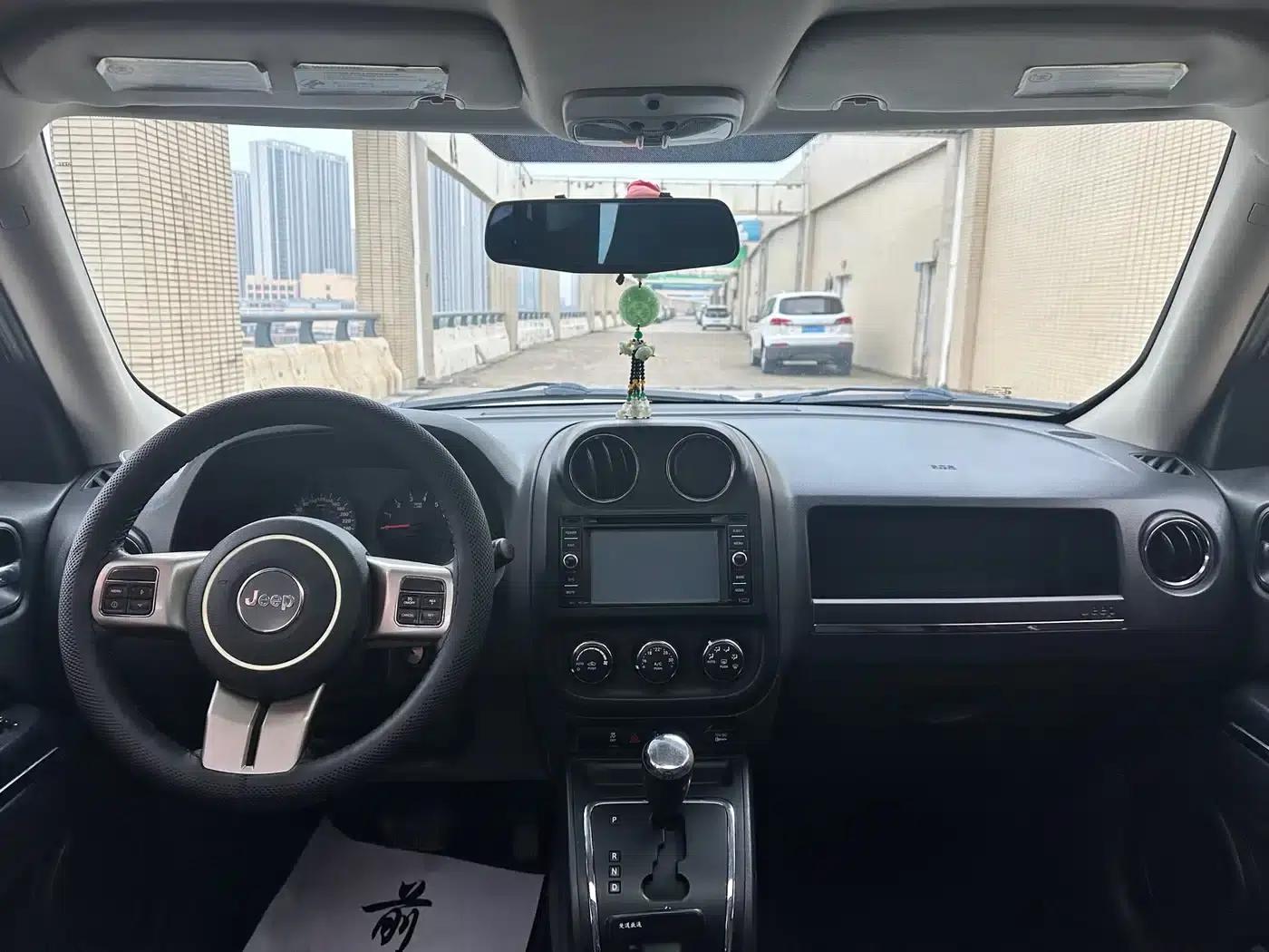2012 Jeep Compass 2.4 Sport — миниатюра 12