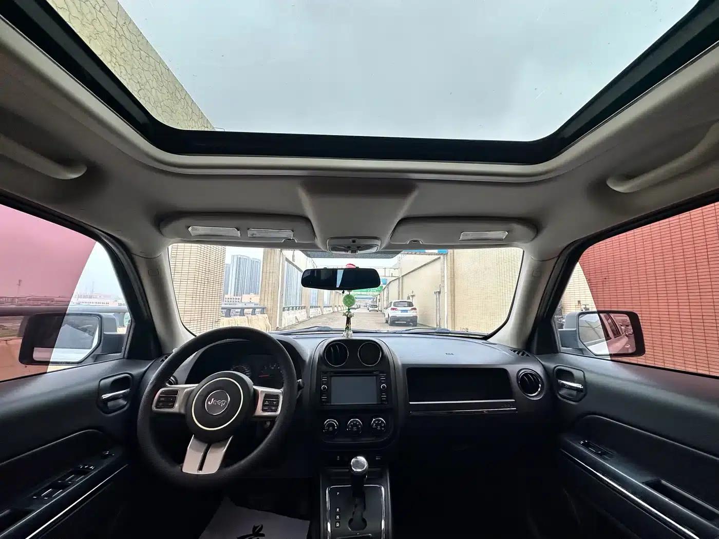 2012 Jeep Compass 2.4 Sport — миниатюра 13