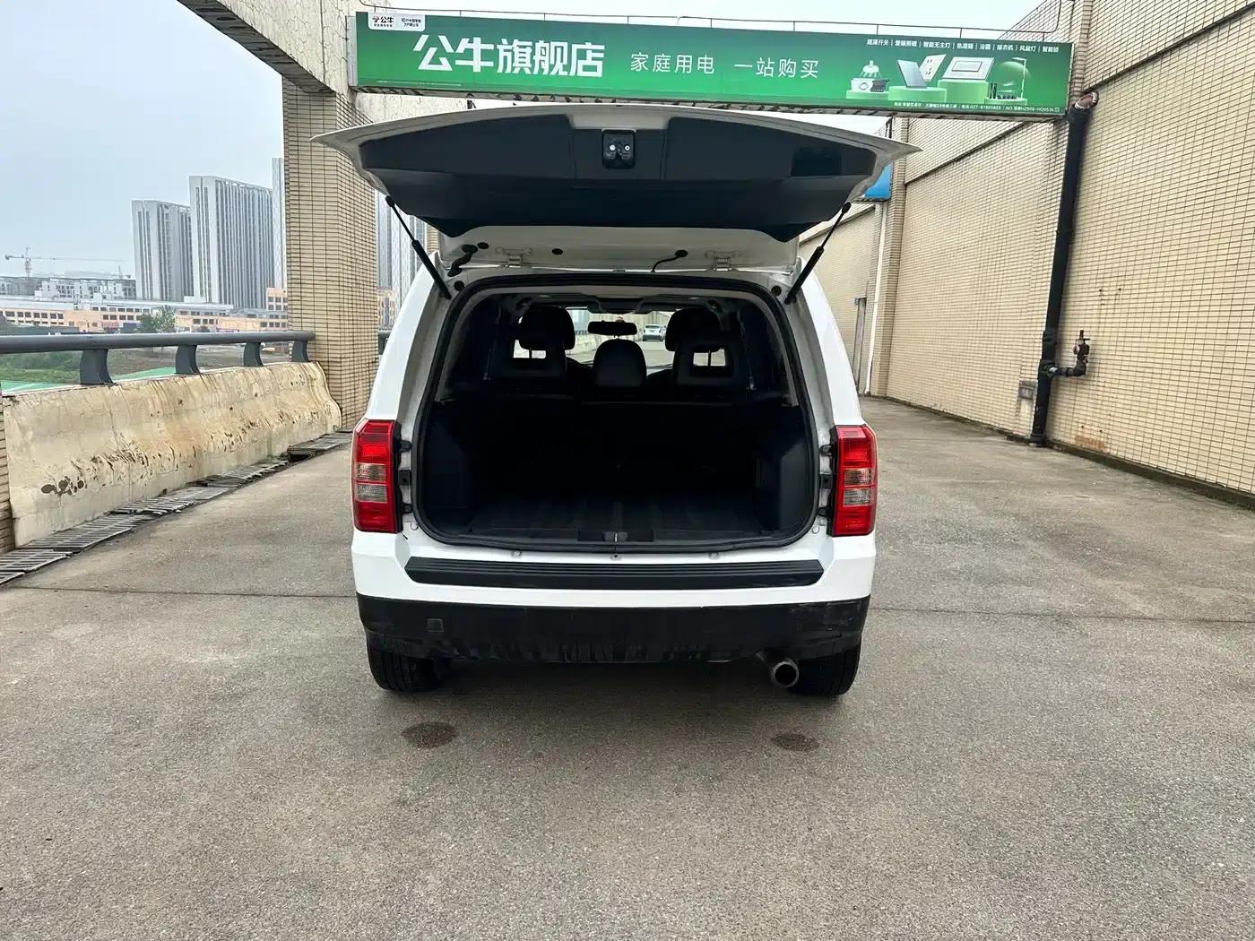 2012 Jeep Compass 2.4 Sport — миниатюра 17