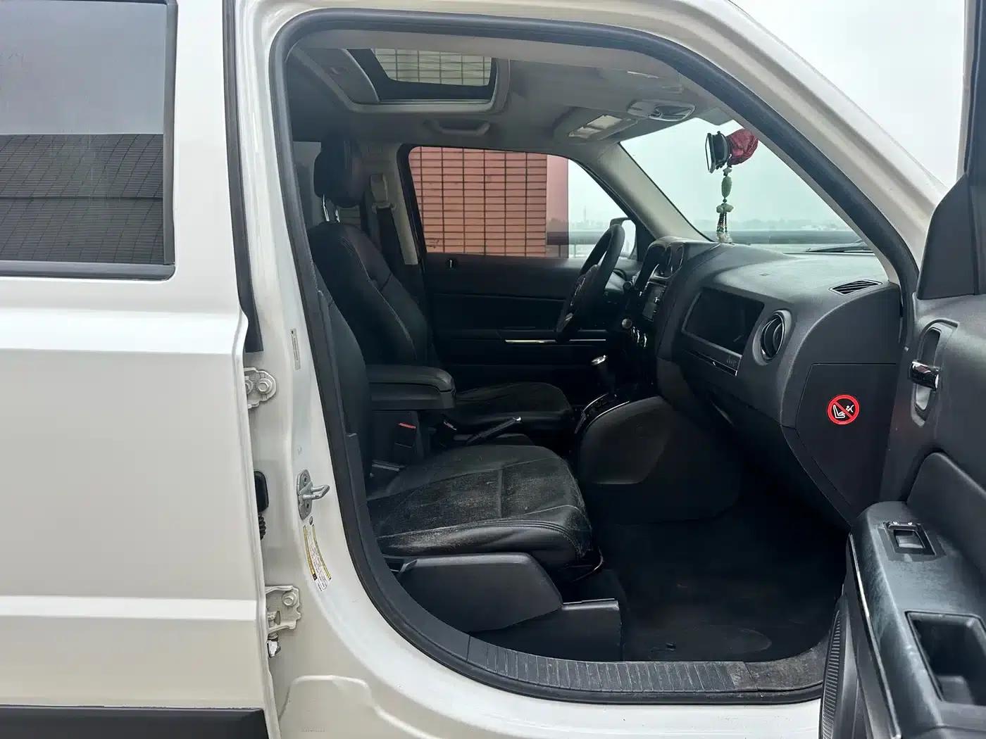 2012 Jeep Compass 2.4 Sport — миниатюра 18
