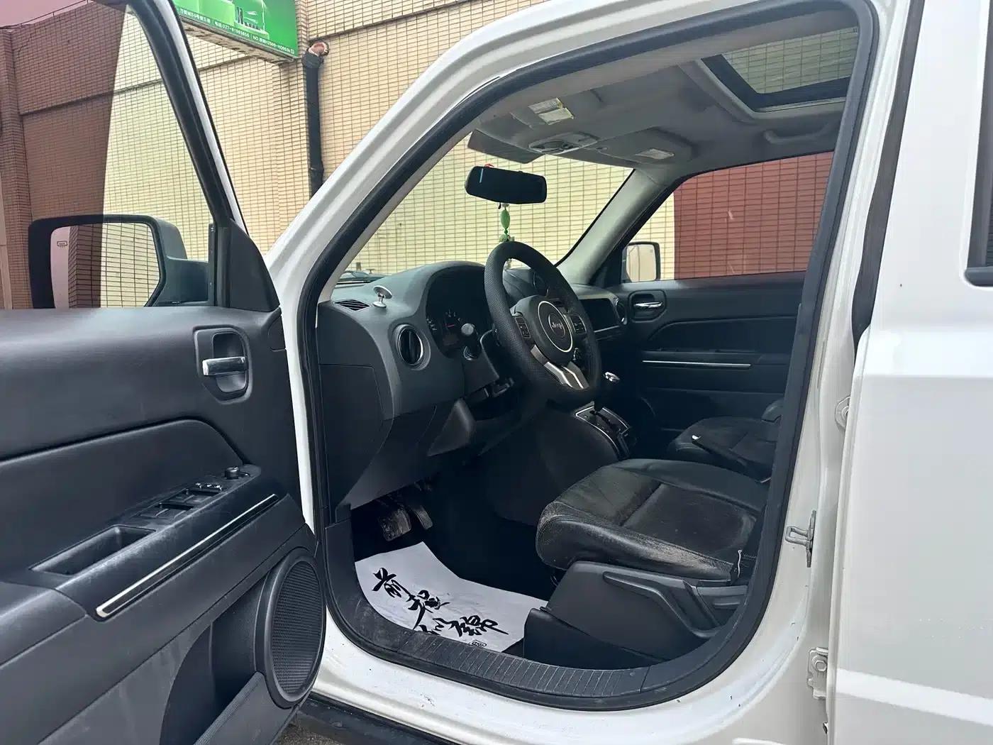 2012 Jeep Compass 2.4 Sport — миниатюра 9
