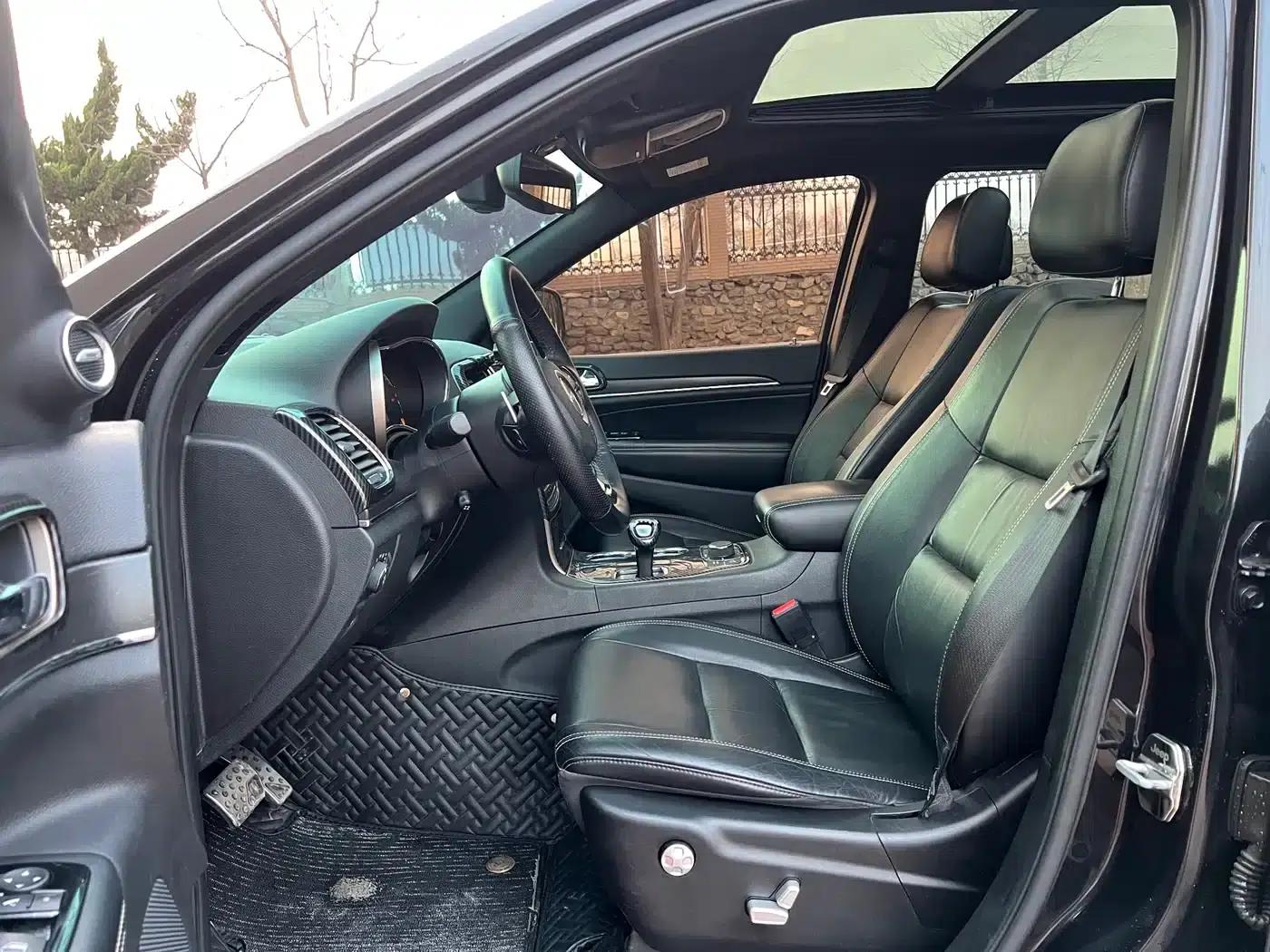 2015 Jeep Grand Cherokee Imported Model 3.0L Comfort Navigation Edition — миниатюра 7