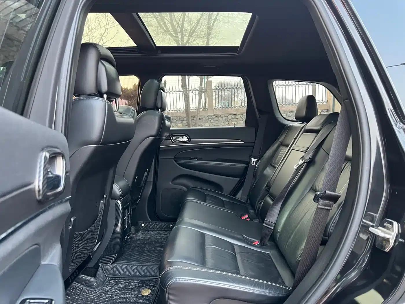 2015 Jeep Grand Cherokee Imported Model 3.0L Comfort Navigation Edition — миниатюра 8