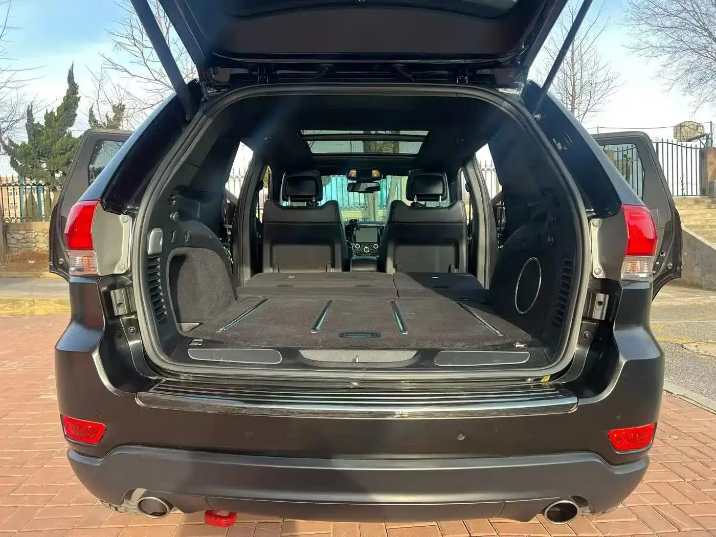 2015 Jeep Grand Cherokee Imported Model 3.0L Comfort Navigation Edition — миниатюра 9