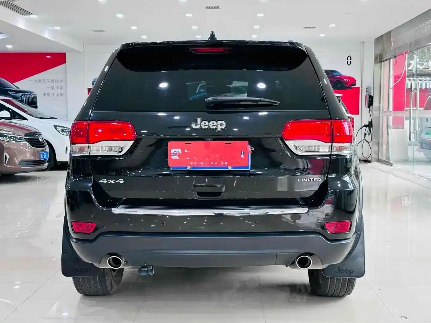 2015 Jeep Grand Cherokee Imported Model 3.0L Comfort Navigation Edition — миниатюра 13